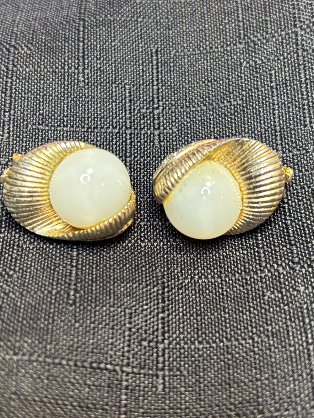Jomaz clip Earrings gold toned pearls vintage movies